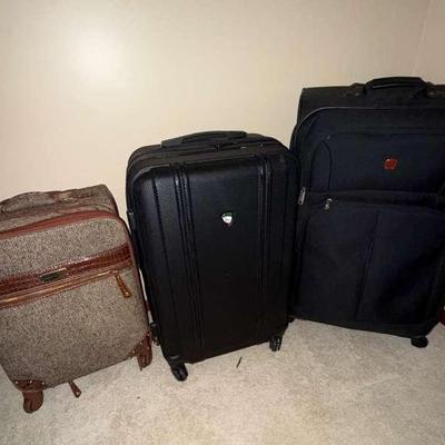AAE016 Another Trio of Travel Suitcases - Mia Toro Italian, Samantha Brown & Swiss Tech