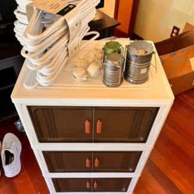AAE005 - Foldable and Stackable Storage Containers, Hangers, Portable Lamps