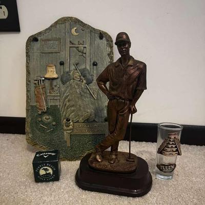 AAE043 - Collectible Golf & Harley Davidson Memorabilia 