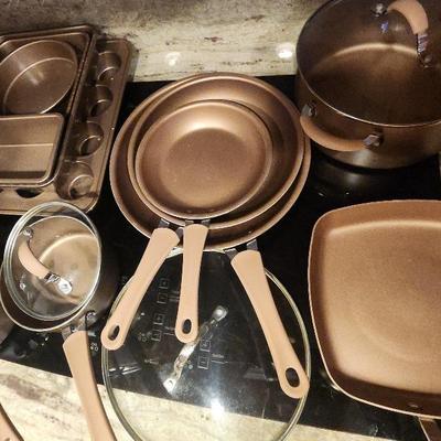AAE039 - Set of Nutrichef Non-Stick Pots, Pans & Bakeware 