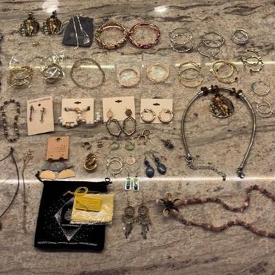 AAE047-Mystery Vintage & Modern Costume Jewelry Lot