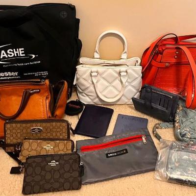 AAE048 - Assortment of purses and wallets