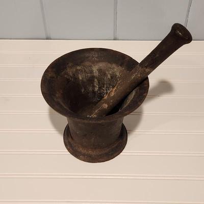 Solid metal mortar & pestal