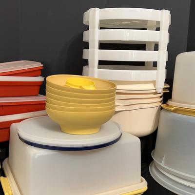 Tupperware Lot