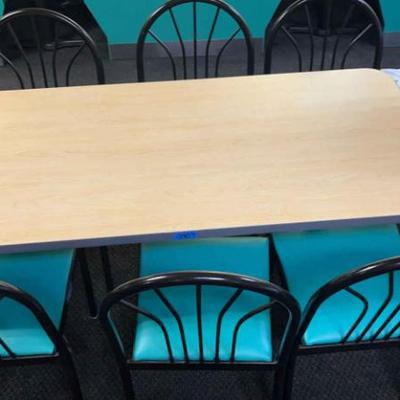 CCS090 - Six chairs and a table