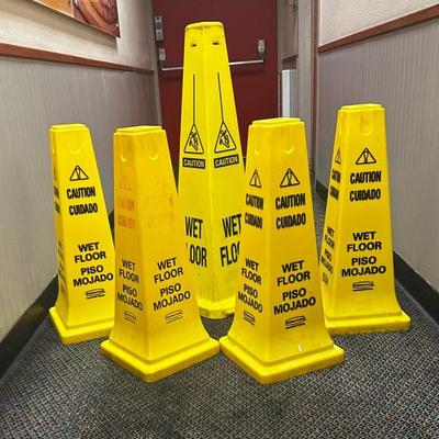 CCS138 - Set Of Wet Caution Signs