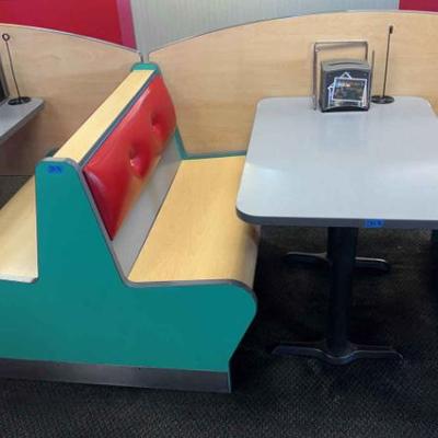 CCS134 2 Booth Chairs, 2 Tables, 2 Dividers