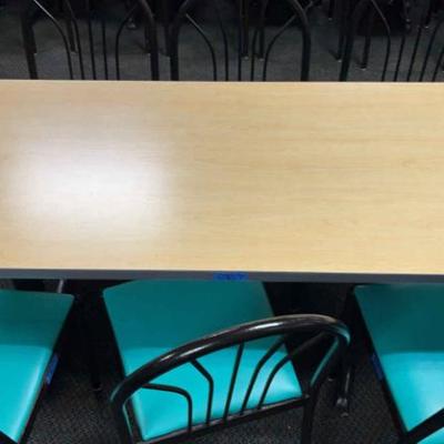 CCS080 - Six chairs and a table