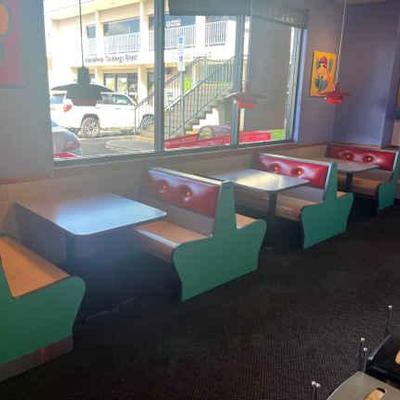 CCS130 4 Booths And 3 Tables 