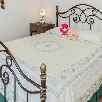 Sale Photo Thumbnail #188: Queen metal bed
