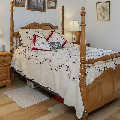 Sale Photo Thumbnail #185: Oak poster bed with queen Sleep Number mattress