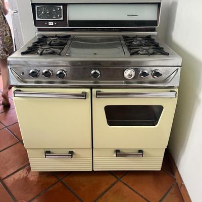 Sale Photo Thumbnail #51: Vintage stove I believe Westinghouse?