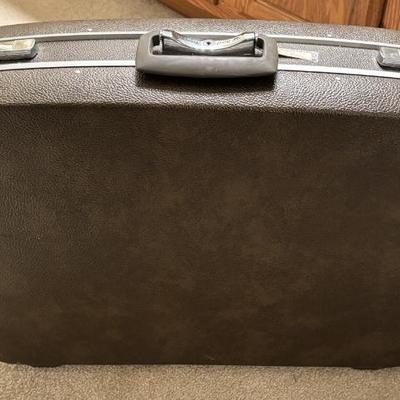 Sale Photo Thumbnail #24: Vtg. Royal Travelier Hard Case Shell Luggage