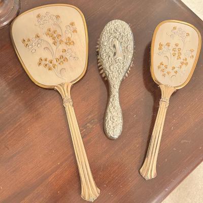 Sale Photo Thumbnail #18: Vintage Grooming Set