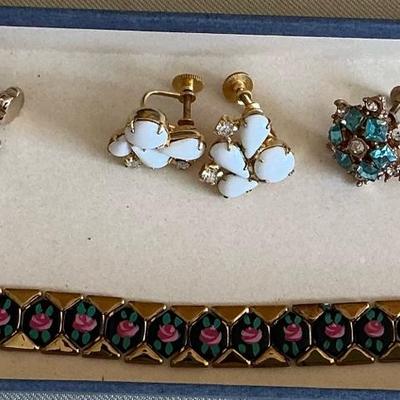 Vintage Costume Jewelry Clip On Earrings And Bracelet 