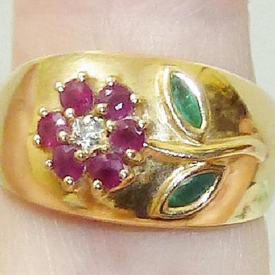 Sale Photo Thumbnail #12: more Gold jewelry