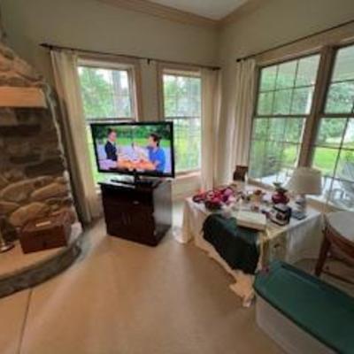 Sale Photo Thumbnail #23: TVs, Christmas items, etc