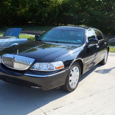 Sale Photo Thumbnail #6: 2003 Lincoln Town Car
40,400 is the mileage