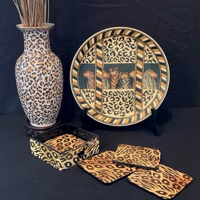 Leopard Chinoiserie Vase & Other Animal Collectibles 