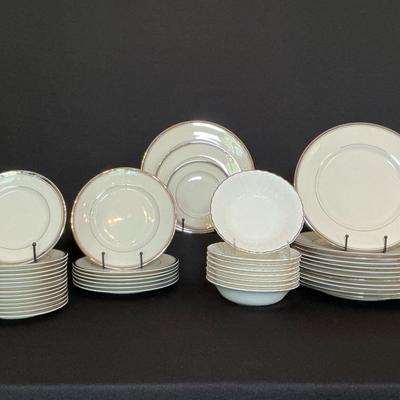 Franciscan China Huntington Pattern Place Settings 
