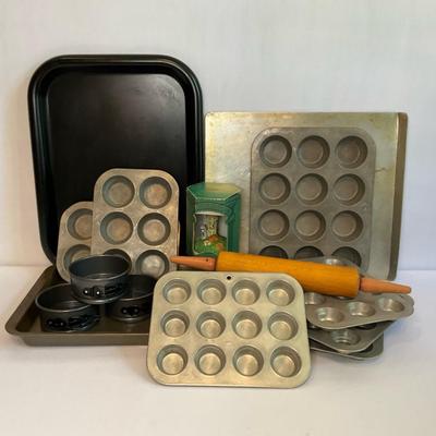 Vintage Bakeware & Friends