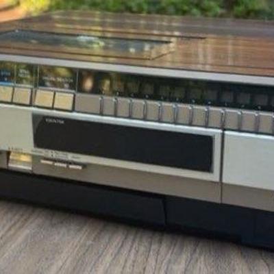 Hitachi VHS Player