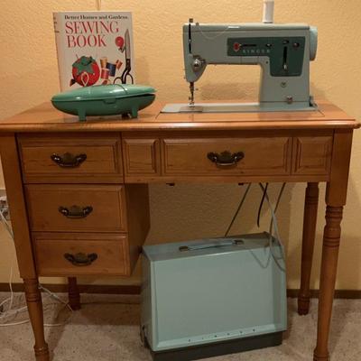 Singer Sewing Machine w/Table Model #337