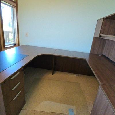 U-Shaped Office Desk with an Integrated Hutch