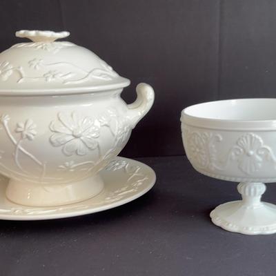Soup tureen with lid and underplate, a floral pattern & Candy Serving Dish