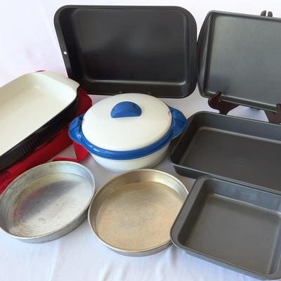 Bakers Score With These High-Quality Cookware Lot 2