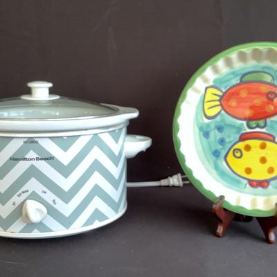Time To Cook & Bake-Hamilton Beach Small Crock Pot & Pie/Quiche Dish w/ Painted Fish Made In Italy