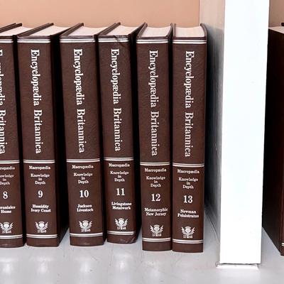 Encyclopedia Britannica 1984 (19 Volumes With Guide) & 