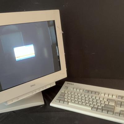 Vintage Dell Monitor and keyboard