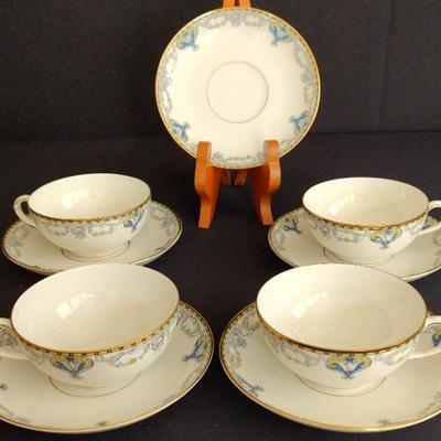 Four Richard Ginori Teacups & 5 Matching Saucers