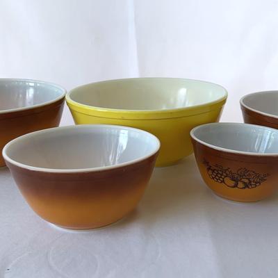 Pyrex Bowls  Brown & Yellow Set Of 5
