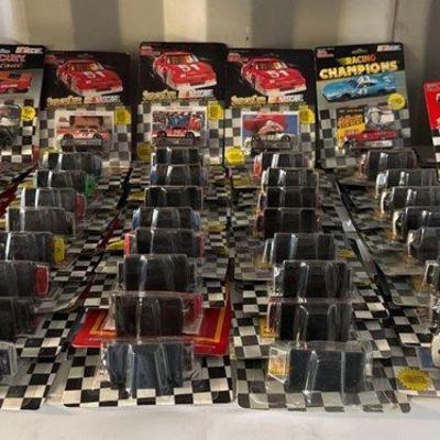 Sale Photo Thumbnail #186: #4122 • NEW!!! (52) Die Cast Cars
