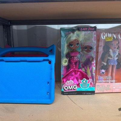 Sale Photo Thumbnail #256: #5534 • 2 Kindle Fire Tablet Cases and 2 Dolls
