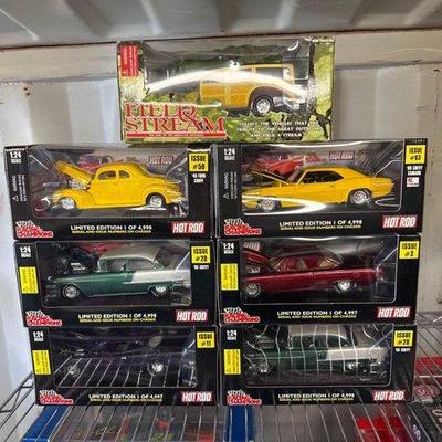 #4036 • 7 Racing Champions 1:24 Scale Model Cars
