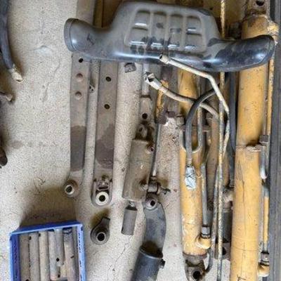Sale Photo Thumbnail #373: #13022 • Hydraulic Rams, Brackets, Pins and Back Rest
