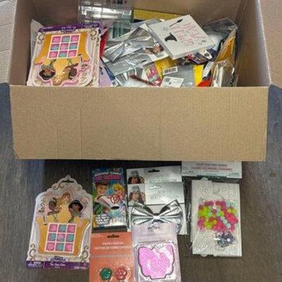 Sale Photo Thumbnail #168: #4086 • NEW!!! Party Decor and Party Favors

