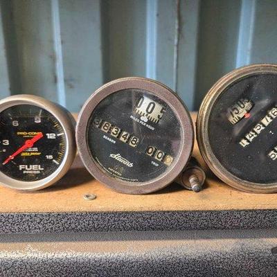 Sale Photo Thumbnail #143: #3122 • (3) Automotive Gages
