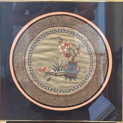 Lot 013-325   
Chinese Silk Embroidered Round Panel