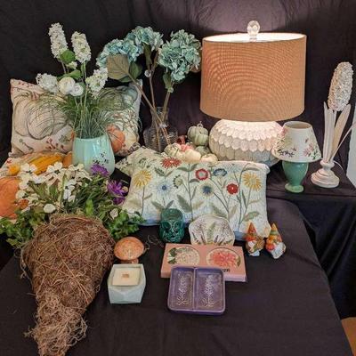 Pastel Fall & Floral Decor w/ Accent Lamp