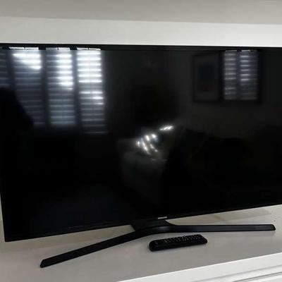 40" Samsung TV with Remote