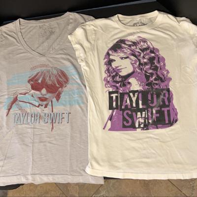 Retro (2) Juniors Taylor Swift T-Shirts