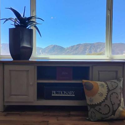 Jh147 bassett furniture console and games decor