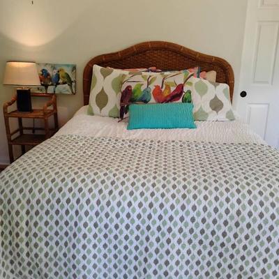 Jh162 bed set full with side woven stand lamp pillows and bedding