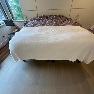 Leggett & Platt King size adjustable bed 