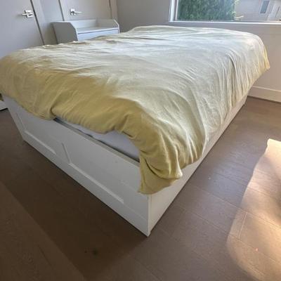 Queen size bed with storage