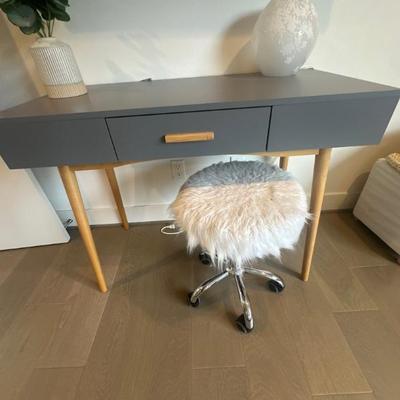 Desk / vanity